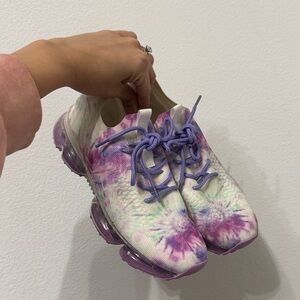 La Sheelah Flow “BUBBLE SNEAKER” Tie Dye size 7.5 (fits an 8)